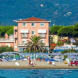 Happy Hotel Marina di Pietrasanta